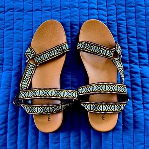 Maurice’s size 10 sandal